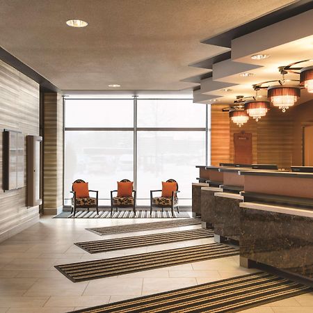Coast Edmonton Plaza Hotel By Apa מראה חיצוני תמונה