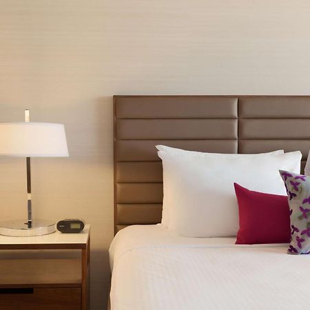 Coast Edmonton Plaza Hotel By Apa מראה חיצוני תמונה
