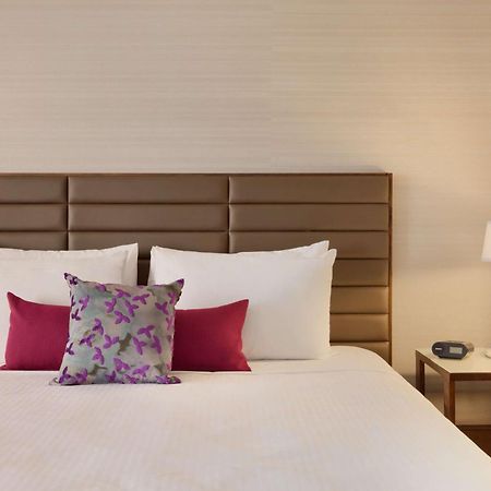 Coast Edmonton Plaza Hotel By Apa מראה חיצוני תמונה