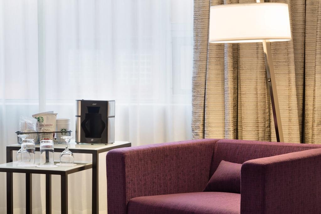 Coast Edmonton Plaza Hotel By Apa חדר תמונה