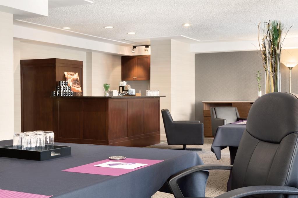 Coast Edmonton Plaza Hotel By Apa מסעדה תמונה