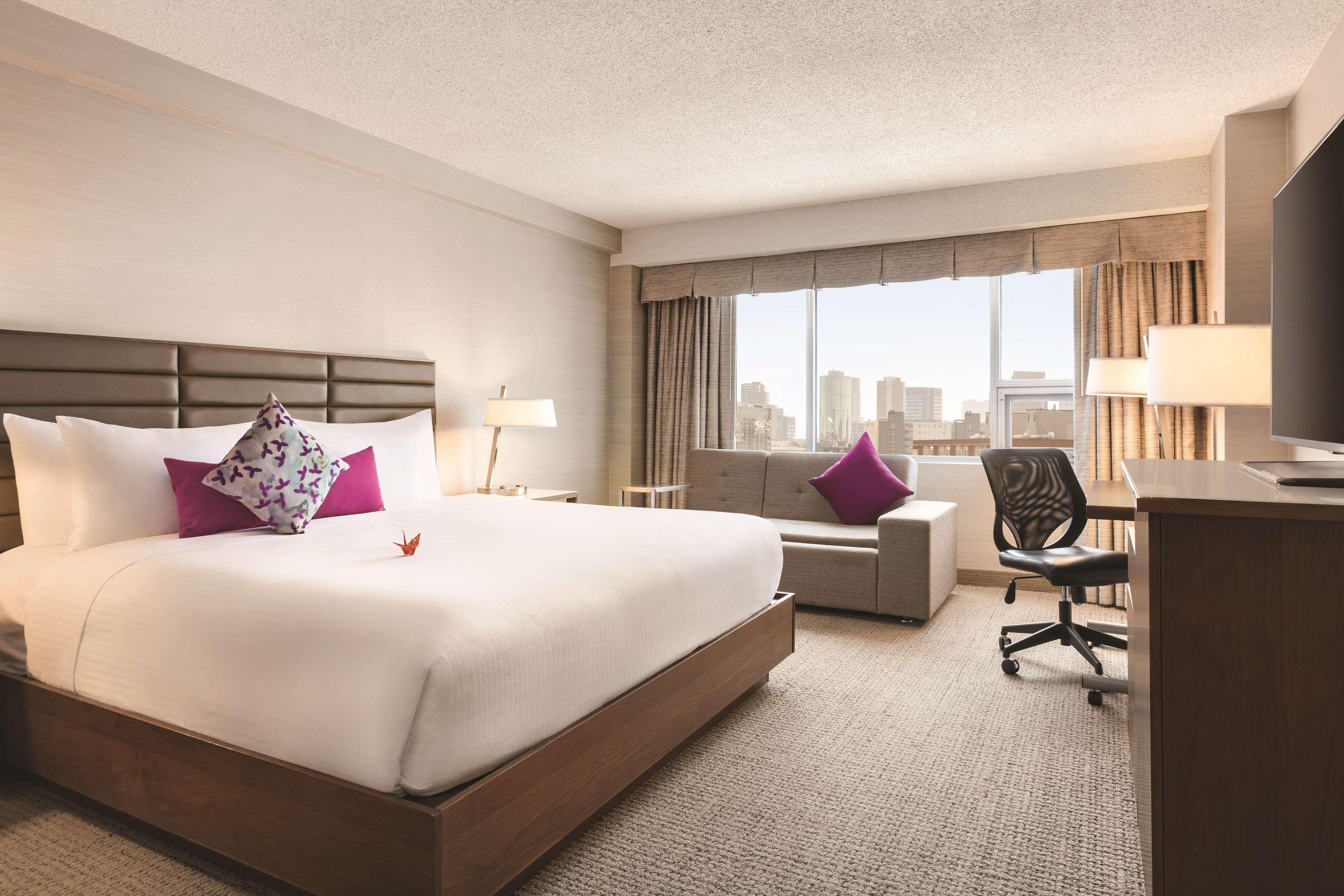 Coast Edmonton Plaza Hotel By Apa מראה חיצוני תמונה