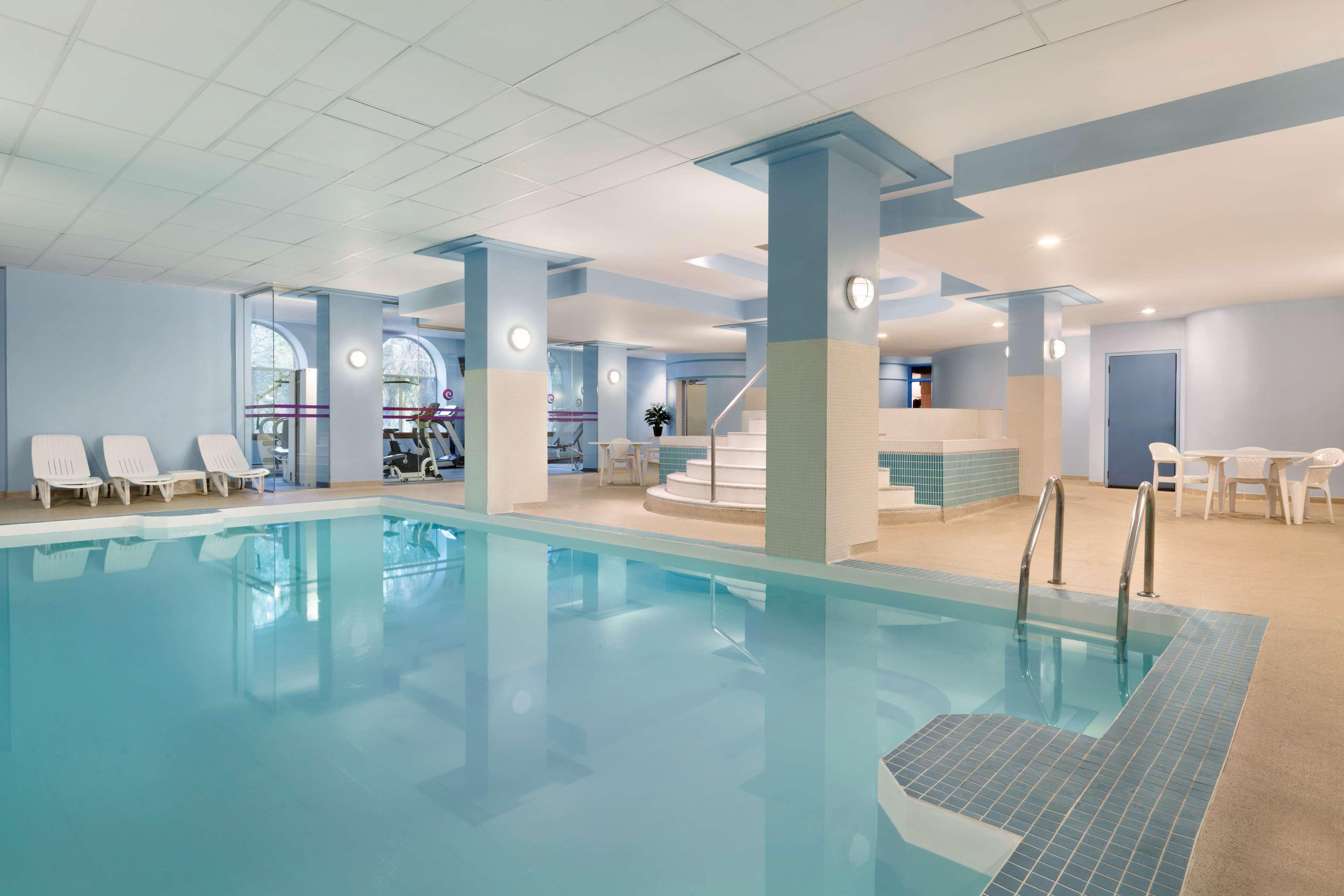 Coast Edmonton Plaza Hotel By Apa מראה חיצוני תמונה