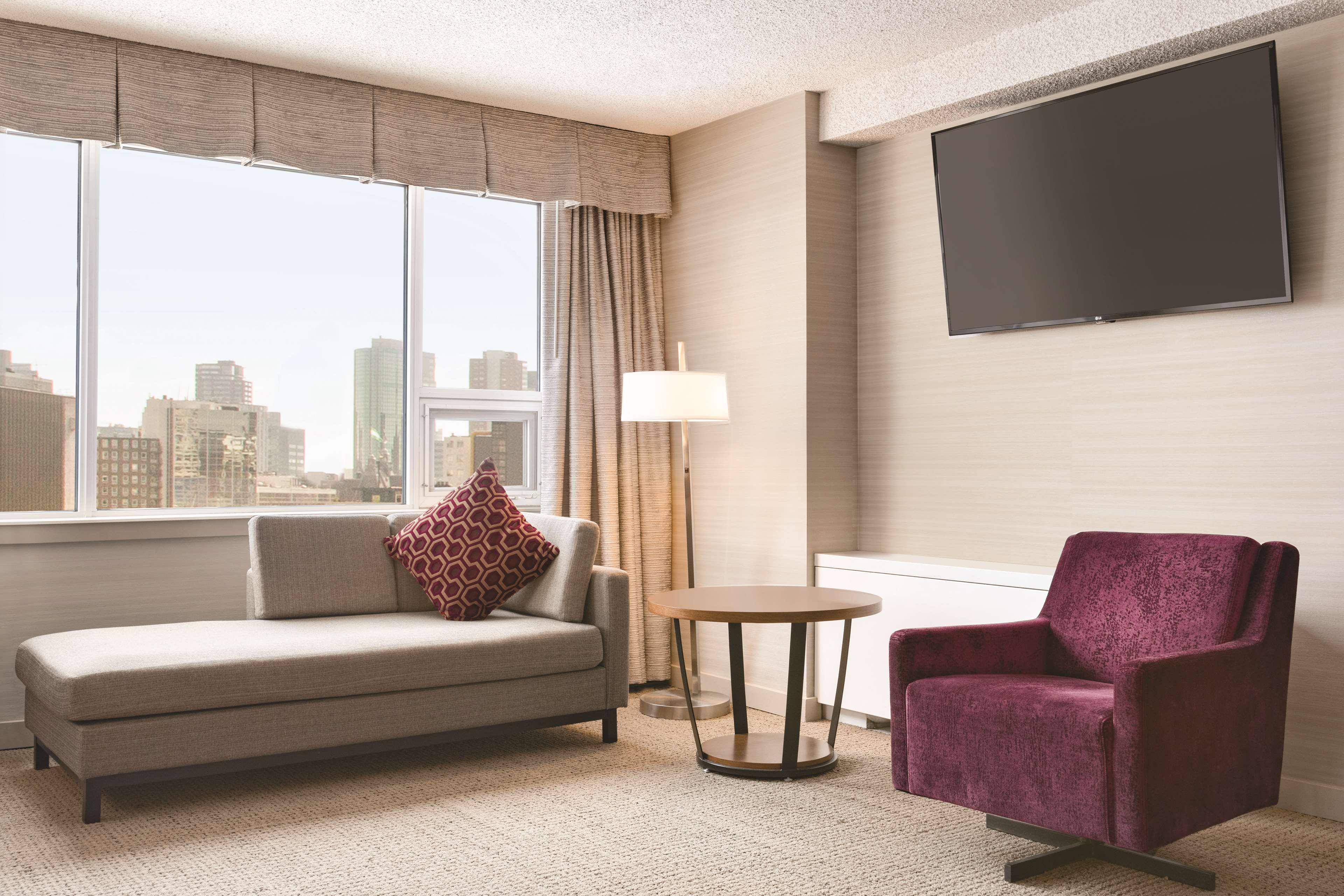 Coast Edmonton Plaza Hotel By Apa מראה חיצוני תמונה