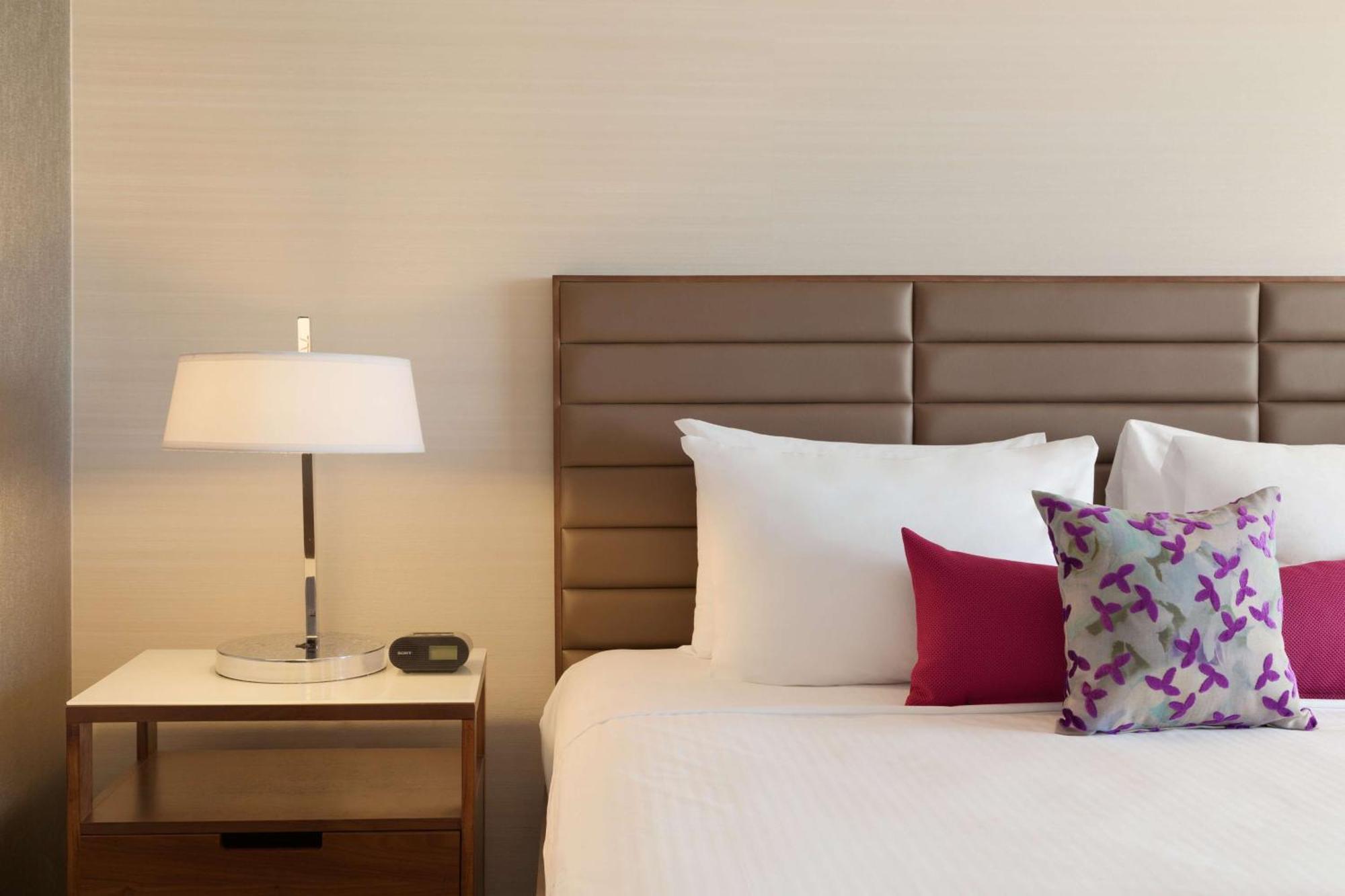 Coast Edmonton Plaza Hotel By Apa מראה חיצוני תמונה