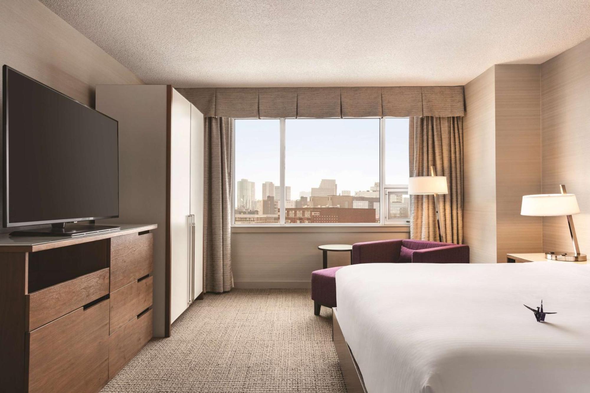 Coast Edmonton Plaza Hotel By Apa מראה חיצוני תמונה