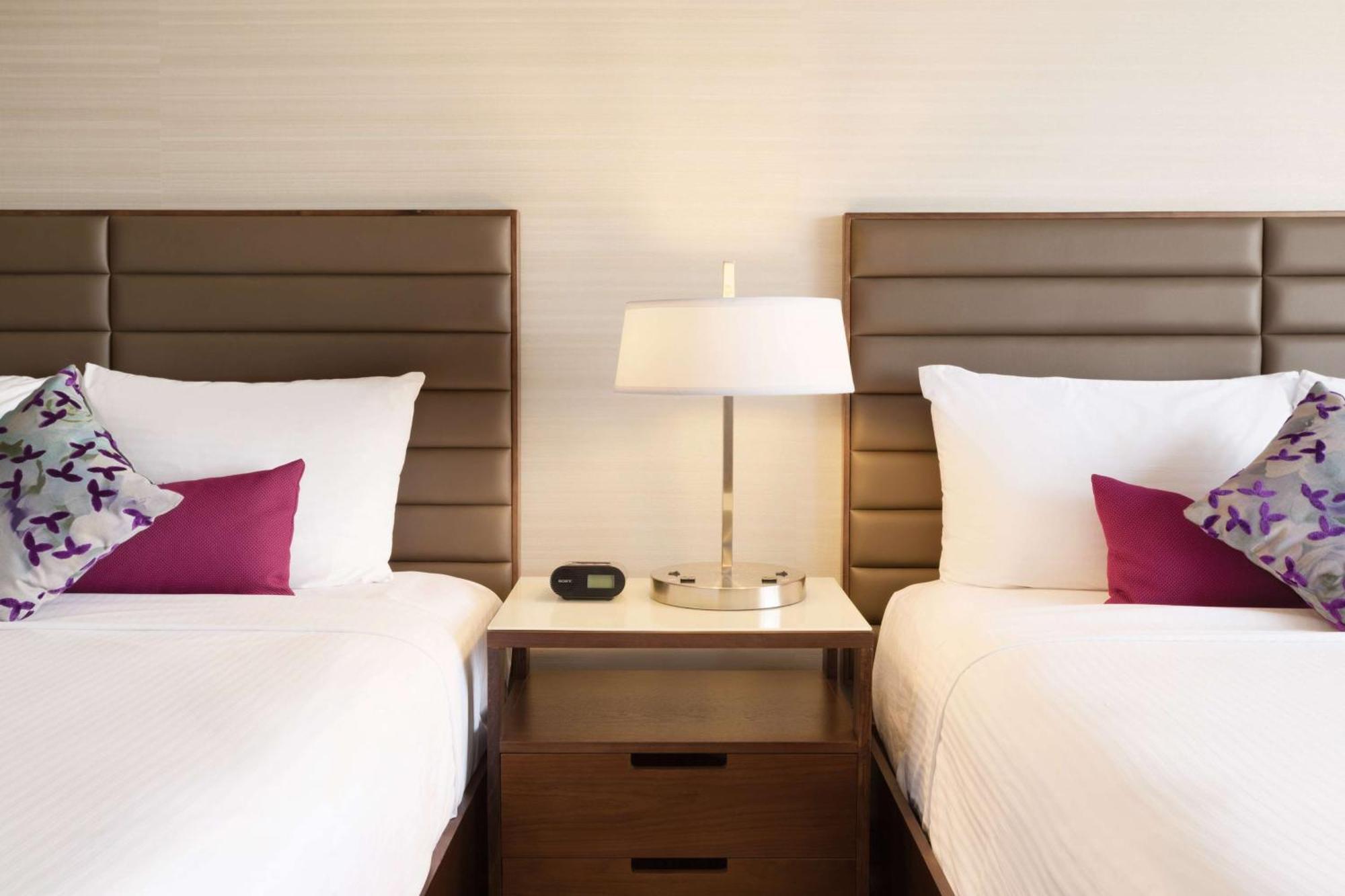 Coast Edmonton Plaza Hotel By Apa מראה חיצוני תמונה