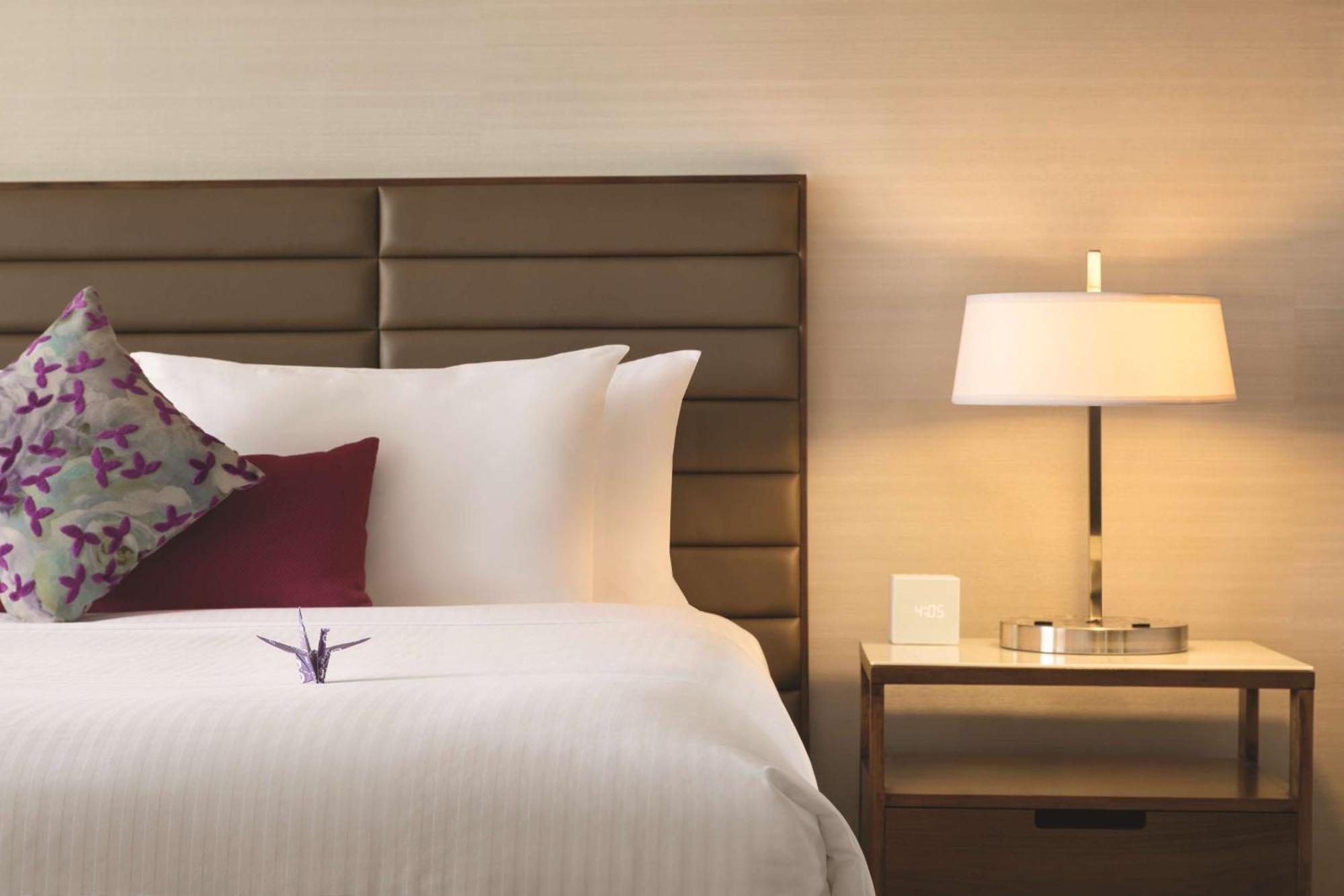 Coast Edmonton Plaza Hotel By Apa מראה חיצוני תמונה