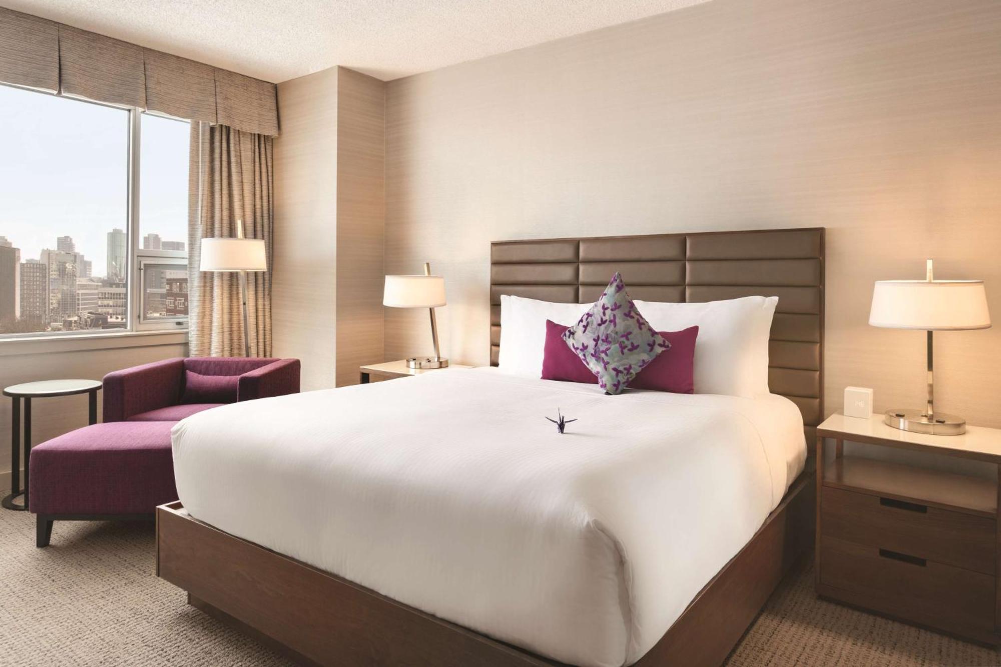Coast Edmonton Plaza Hotel By Apa מראה חיצוני תמונה