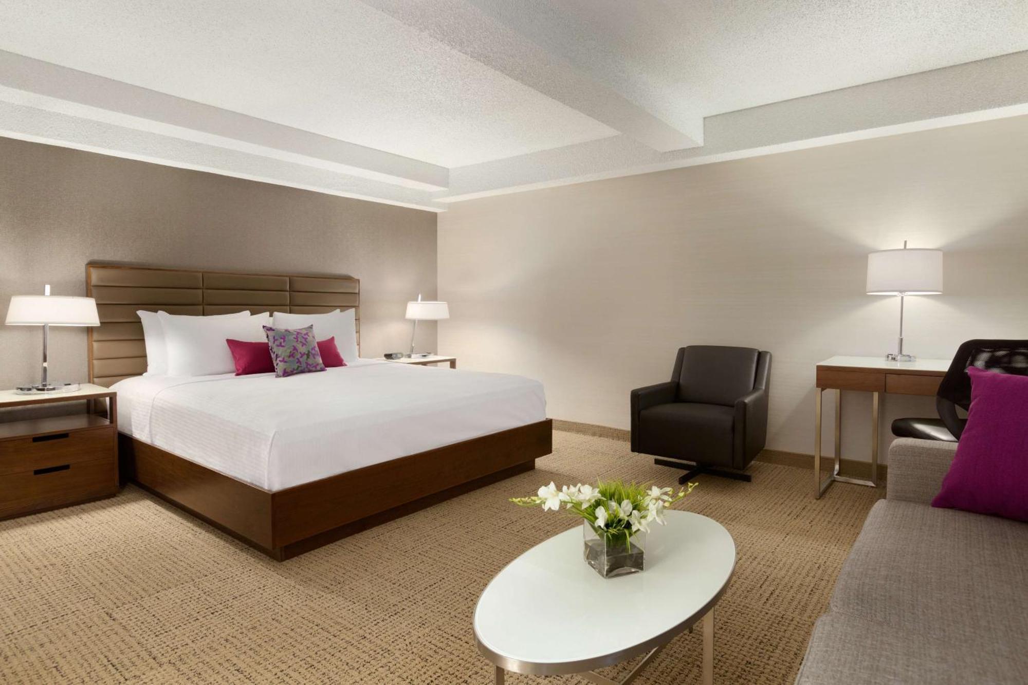 Coast Edmonton Plaza Hotel By Apa מראה חיצוני תמונה