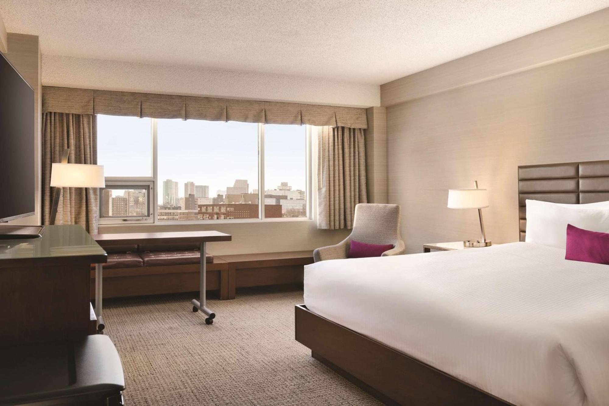 Coast Edmonton Plaza Hotel By Apa מראה חיצוני תמונה