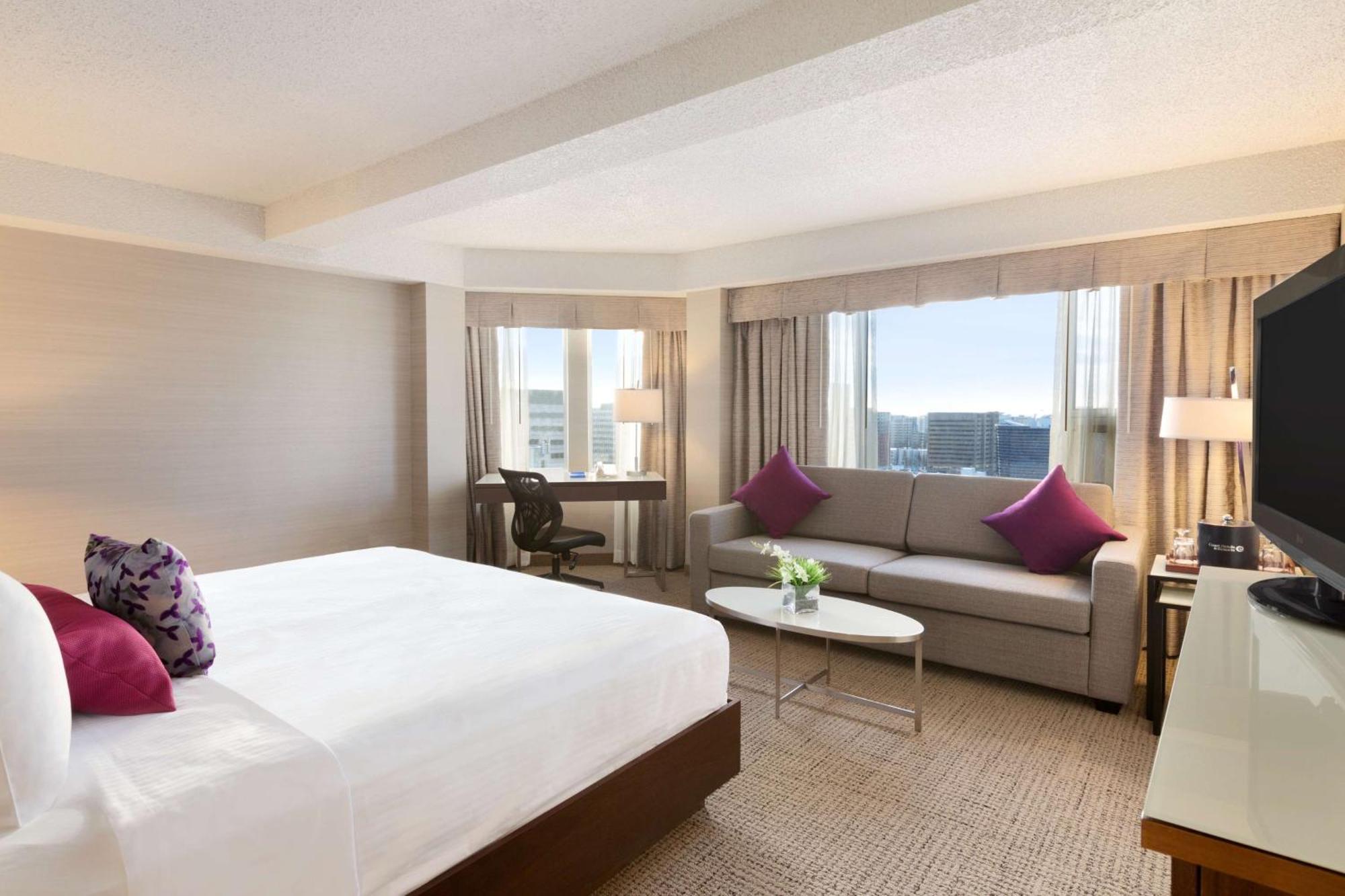 Coast Edmonton Plaza Hotel By Apa מראה חיצוני תמונה