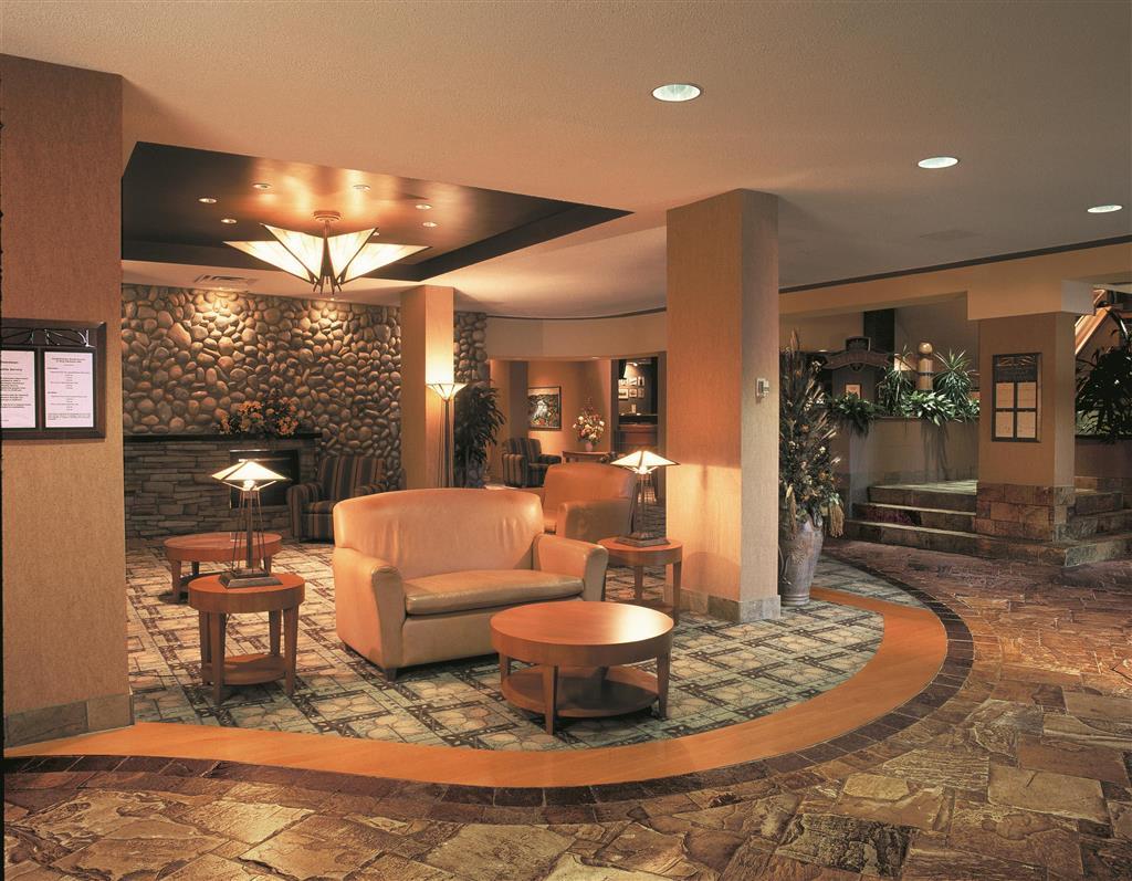 Coast Edmonton Plaza Hotel By Apa מראה פנימי תמונה