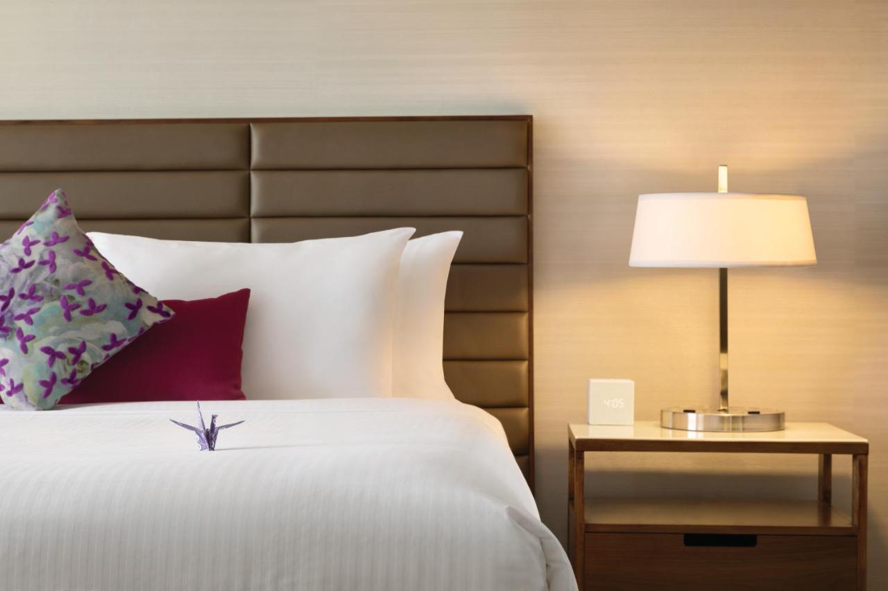 Coast Edmonton Plaza Hotel By Apa מראה חיצוני תמונה
