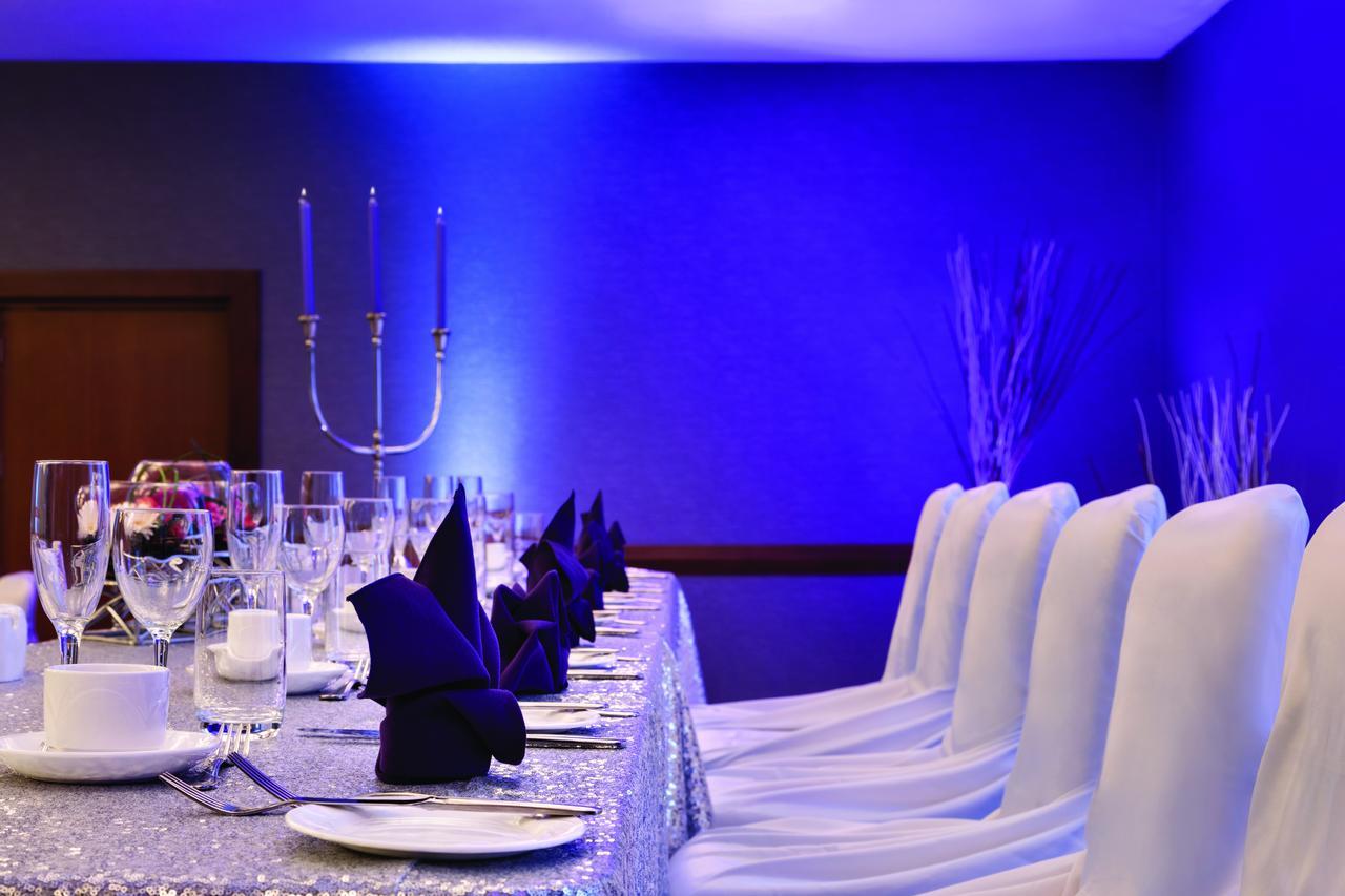 Coast Edmonton Plaza Hotel By Apa מראה חיצוני תמונה
