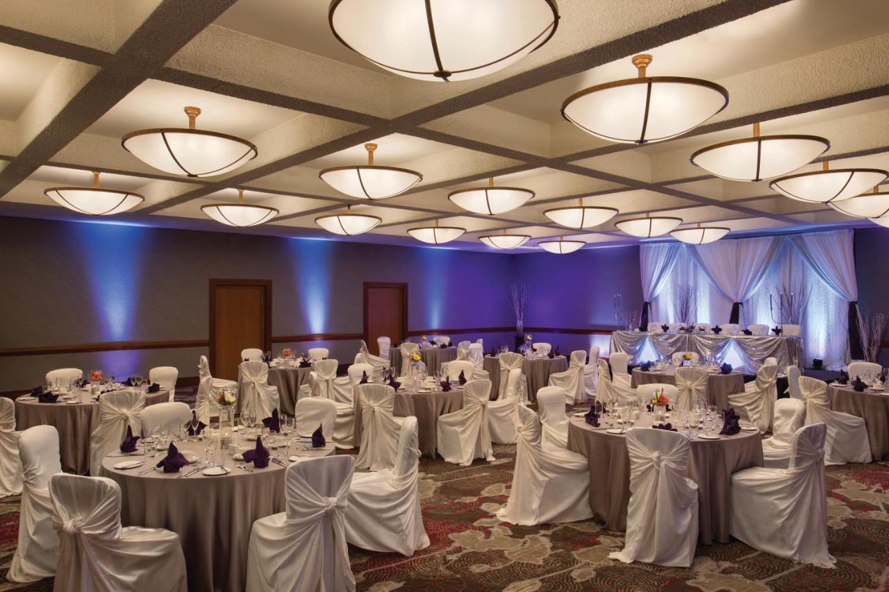 Coast Edmonton Plaza Hotel By Apa מראה חיצוני תמונה