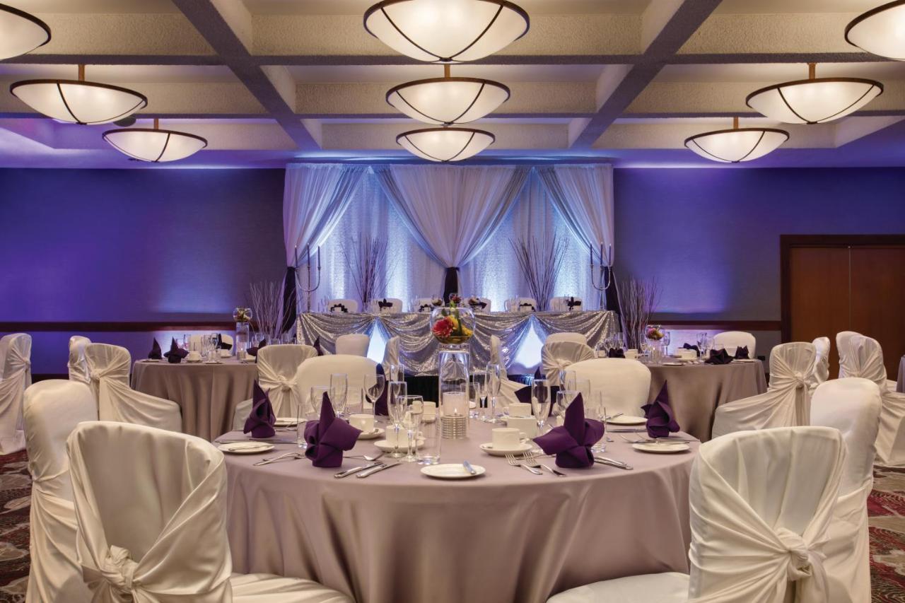 Coast Edmonton Plaza Hotel By Apa מראה חיצוני תמונה