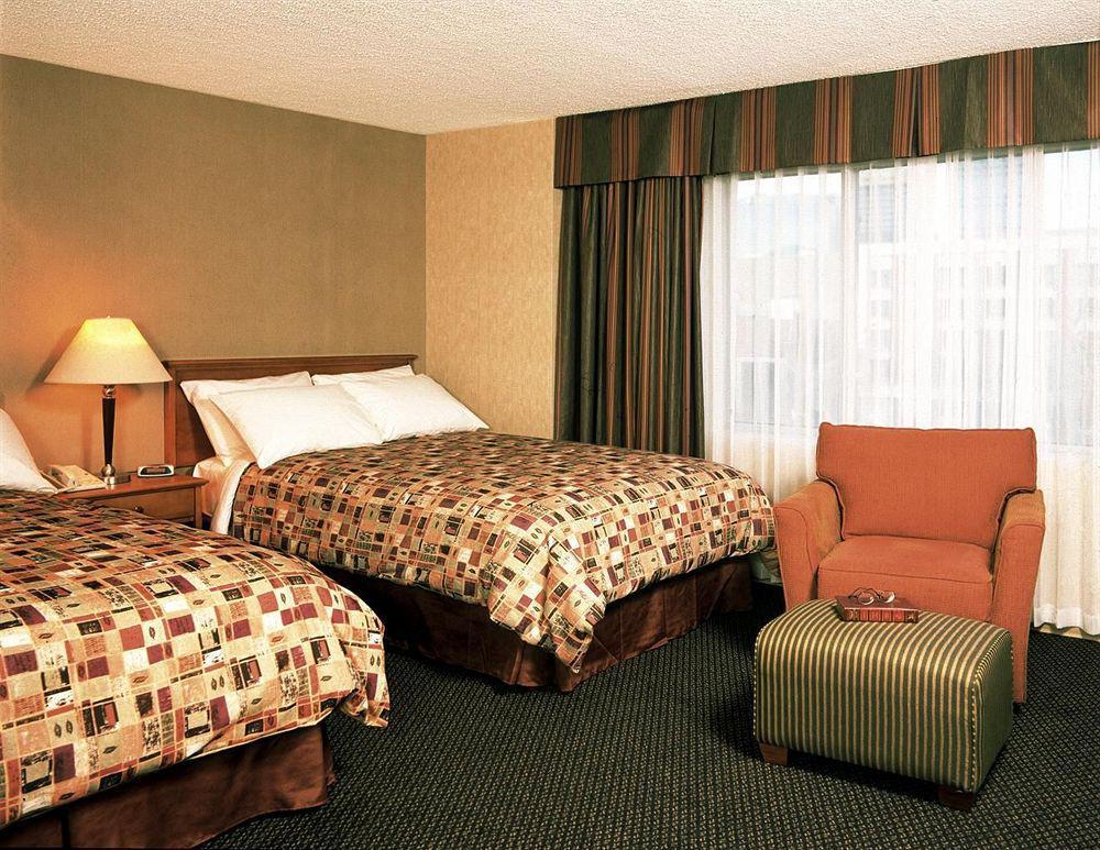 Coast Edmonton Plaza Hotel By Apa מראה חיצוני תמונה
